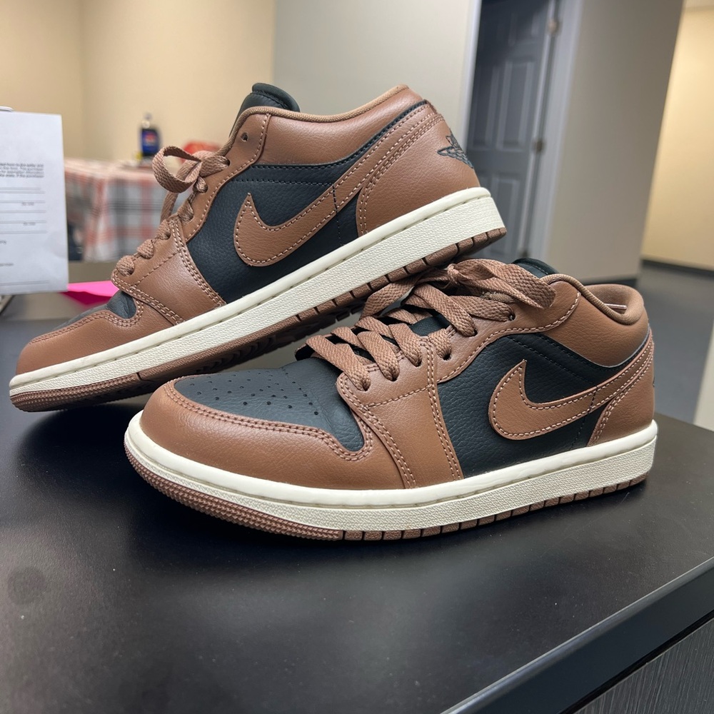 Nike Black and Brown Athletic Shoes